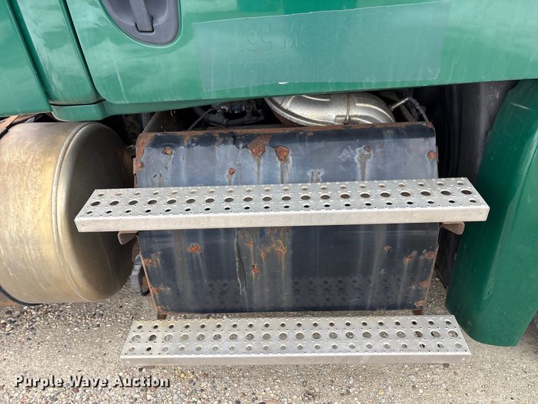 image for item FG1147 2017 Freightliner Cascadia 125 semi truck