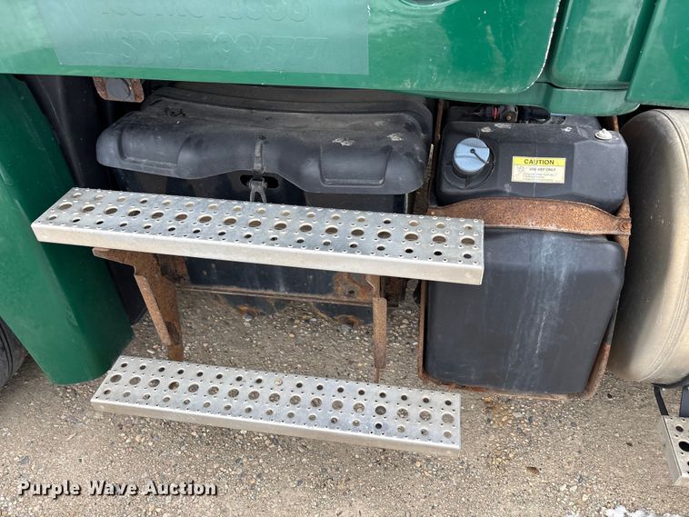 image for item FG1147 2017 Freightliner Cascadia 125 semi truck