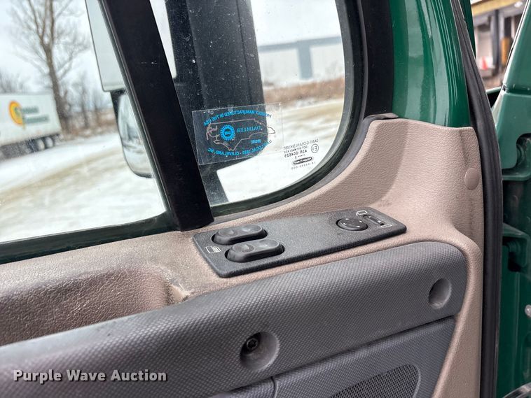 image for item FG1147 2017 Freightliner Cascadia 125 semi truck