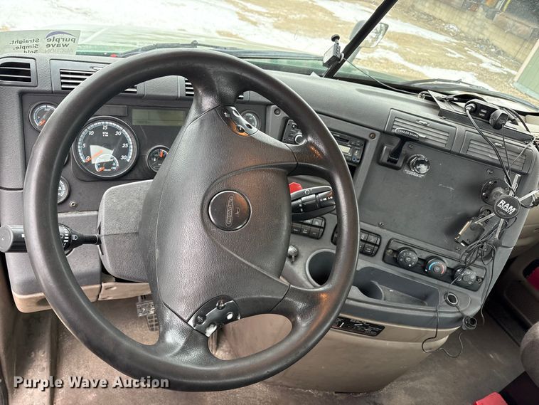 image for item FG1147 2017 Freightliner Cascadia 125 semi truck