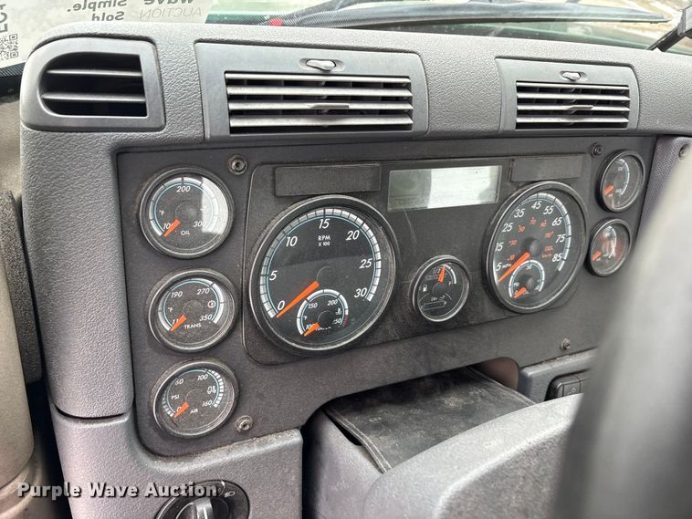 image for item FG1147 2017 Freightliner Cascadia 125 semi truck