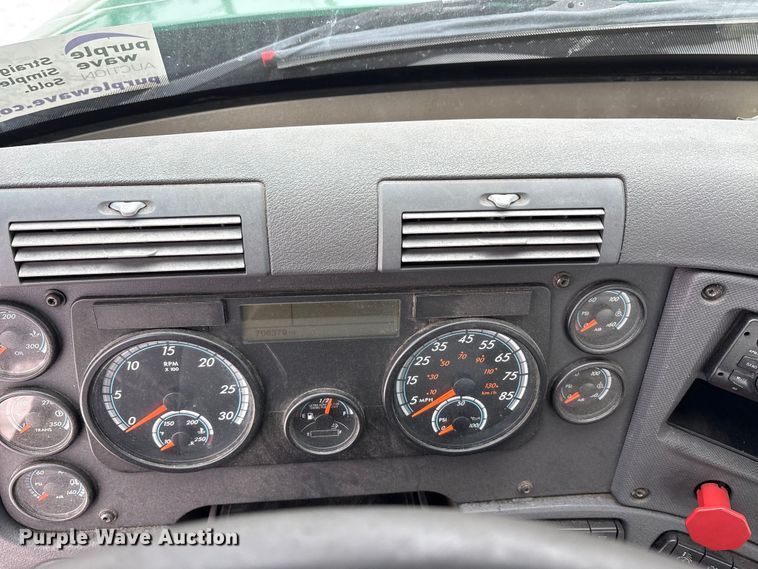 image for item FG1147 2017 Freightliner Cascadia 125 semi truck