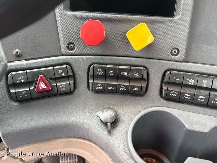 image for item FG1147 2017 Freightliner Cascadia 125 semi truck