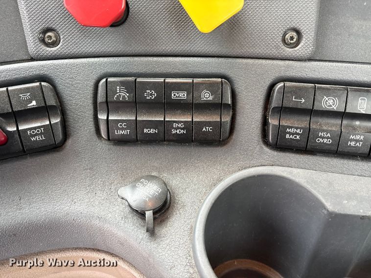 image for item FG1147 2017 Freightliner Cascadia 125 semi truck