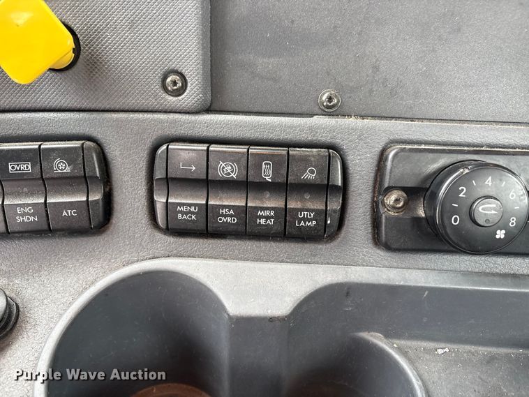 image for item FG1147 2017 Freightliner Cascadia 125 semi truck