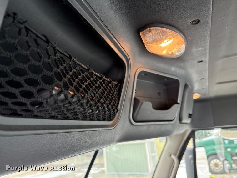 image for item FG1147 2017 Freightliner Cascadia 125 semi truck