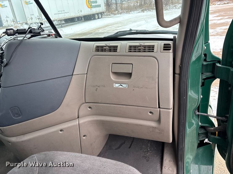 image for item FG1147 2017 Freightliner Cascadia 125 semi truck