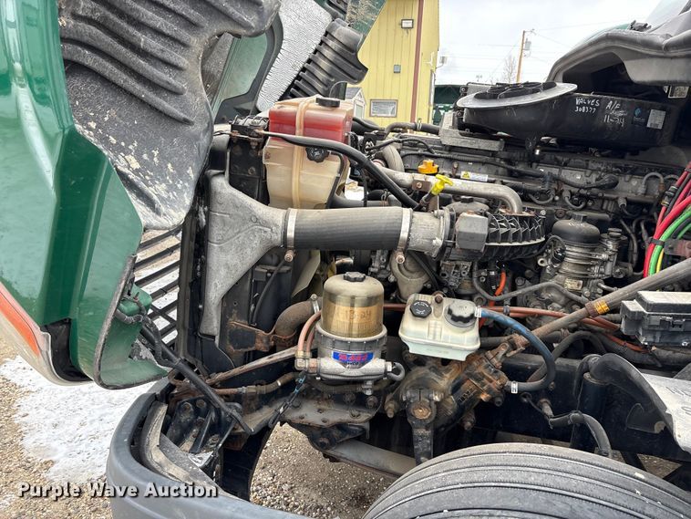 image for item FG1147 2017 Freightliner Cascadia 125 semi truck