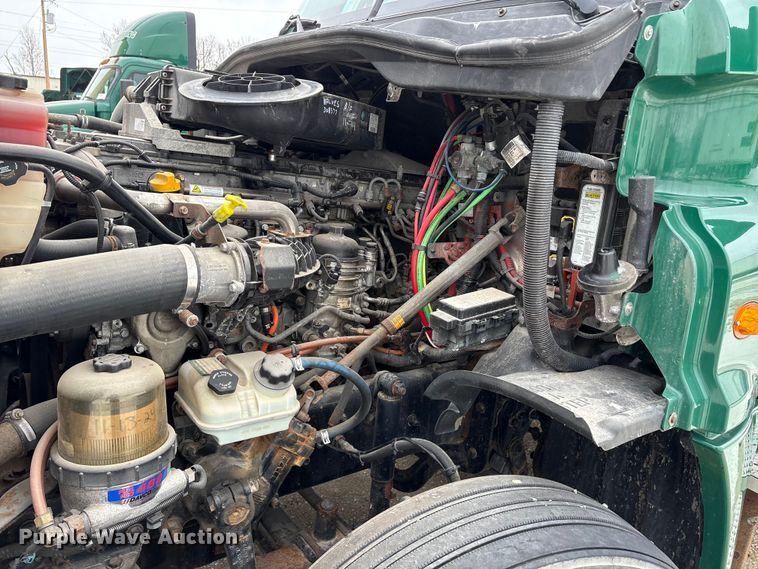 image for item FG1147 2017 Freightliner Cascadia 125 semi truck