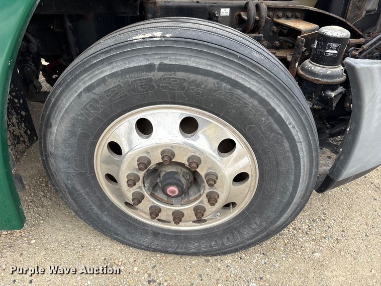 image for item FG1147 2017 Freightliner Cascadia 125 semi truck