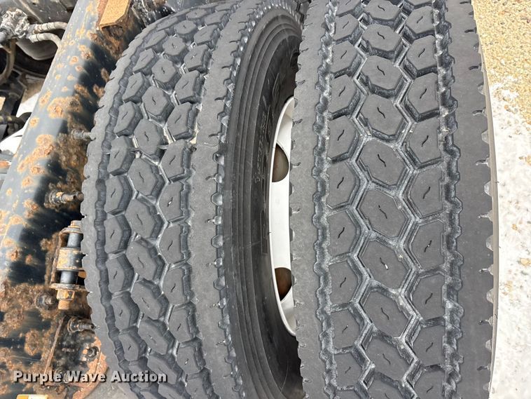 image for item FG1147 2017 Freightliner Cascadia 125 semi truck