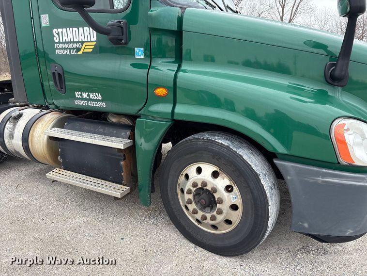 image for item FK1207 2017 Freightliner Cascadia 125 semi truck