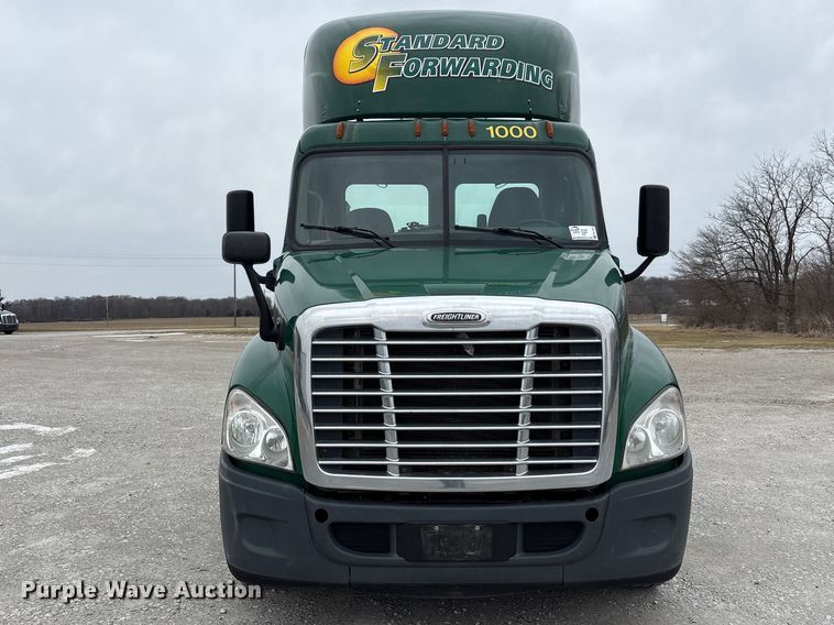 image for item FK1207 2017 Freightliner Cascadia 125 semi truck