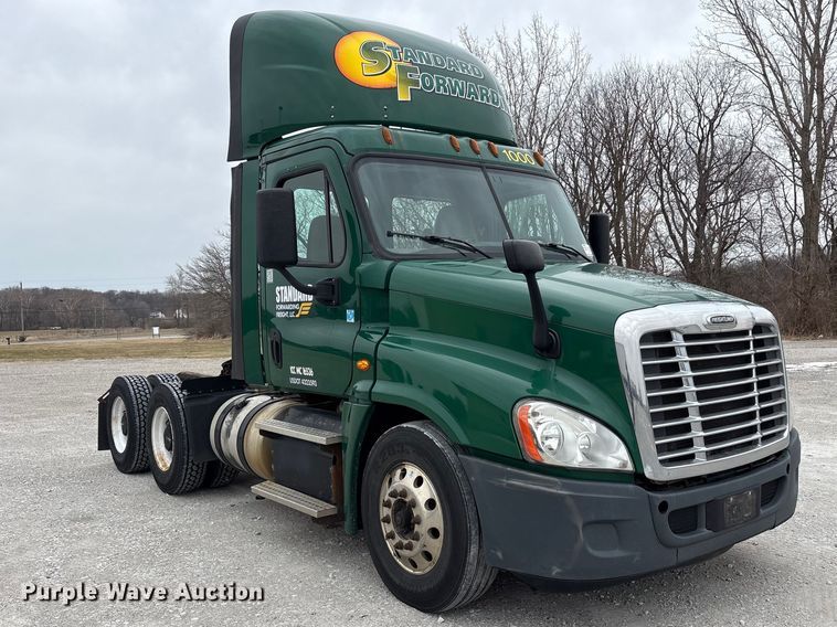 image for item FK1207 2017 Freightliner Cascadia 125 semi truck