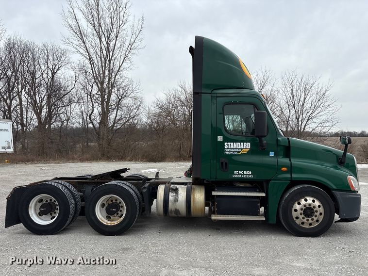 image for item FK1207 2017 Freightliner Cascadia 125 semi truck