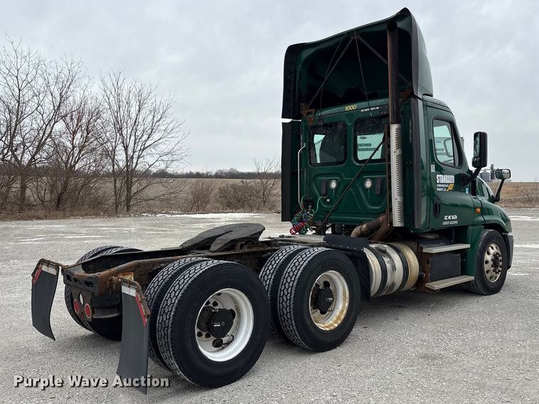 image for item FK1207 2017 Freightliner Cascadia 125 semi truck