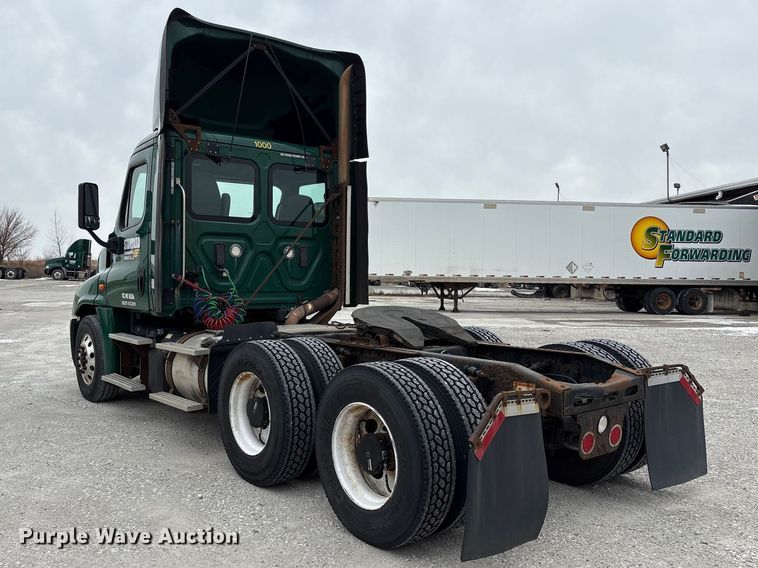 image for item FK1207 2017 Freightliner Cascadia 125 semi truck