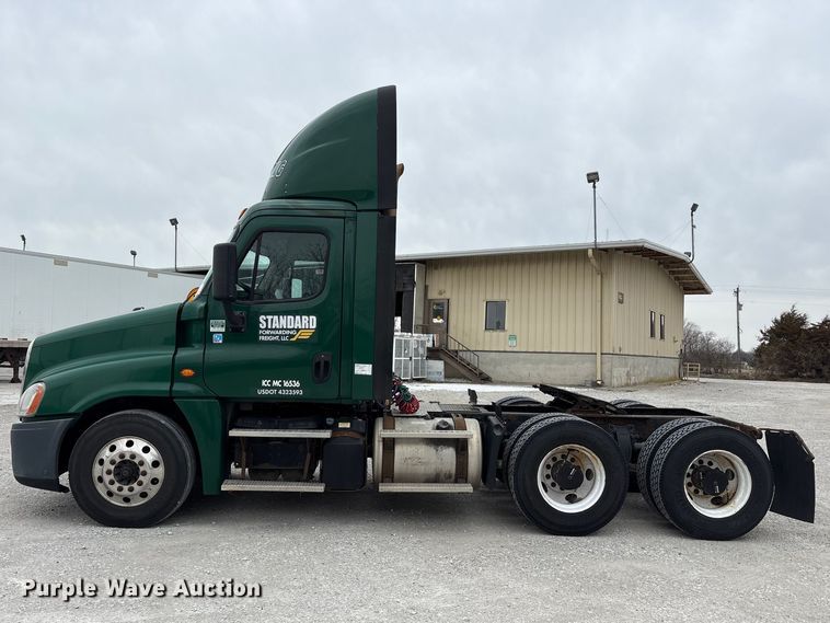 image for item FK1207 2017 Freightliner Cascadia 125 semi truck