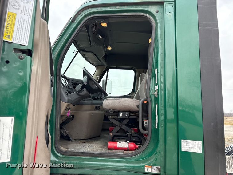 image for item FK1207 2017 Freightliner Cascadia 125 semi truck