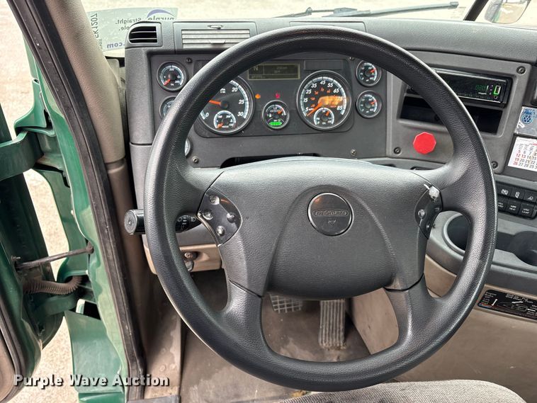 image for item FK1207 2017 Freightliner Cascadia 125 semi truck