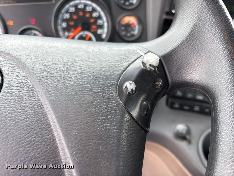 image for item FK1207 2017 Freightliner Cascadia 125 semi truck