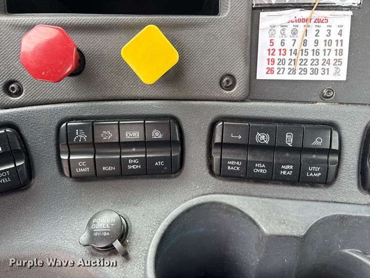 image for item FK1207 2017 Freightliner Cascadia 125 semi truck