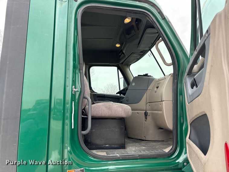 image for item FK1207 2017 Freightliner Cascadia 125 semi truck