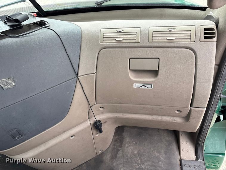 image for item FK1207 2017 Freightliner Cascadia 125 semi truck