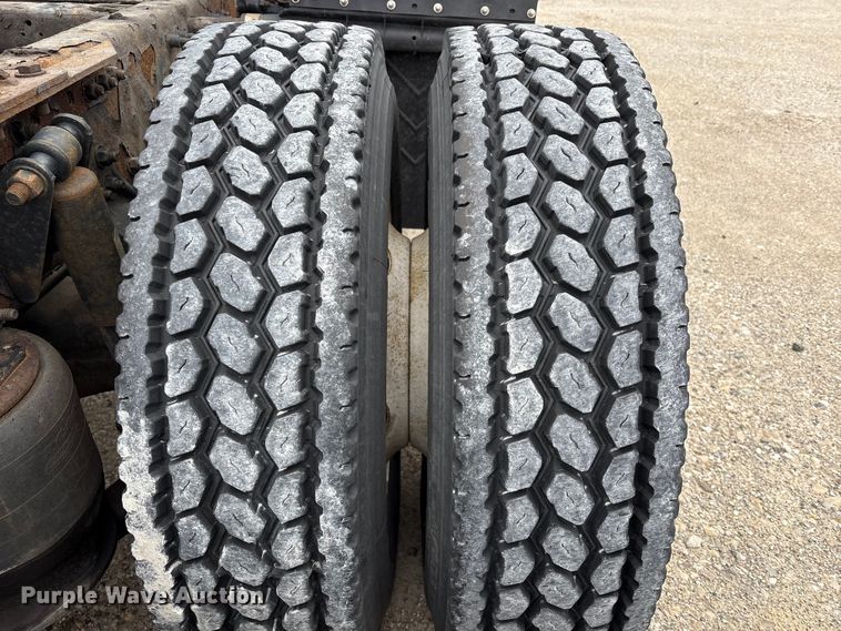 image for item FK1207 2017 Freightliner Cascadia 125 semi truck