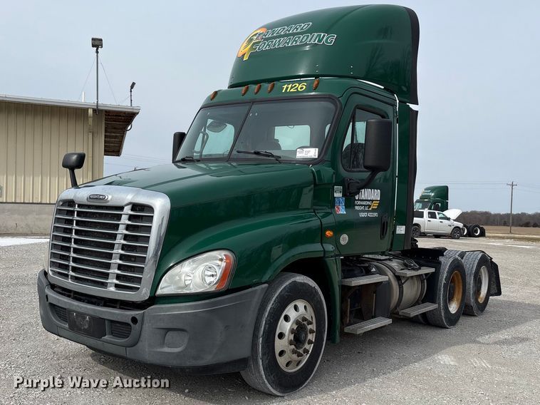 image for item FK1208 2017 Freightliner Cascadia 125 semi truck