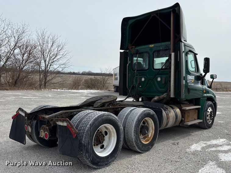 image for item FK1208 2017 Freightliner Cascadia 125 semi truck