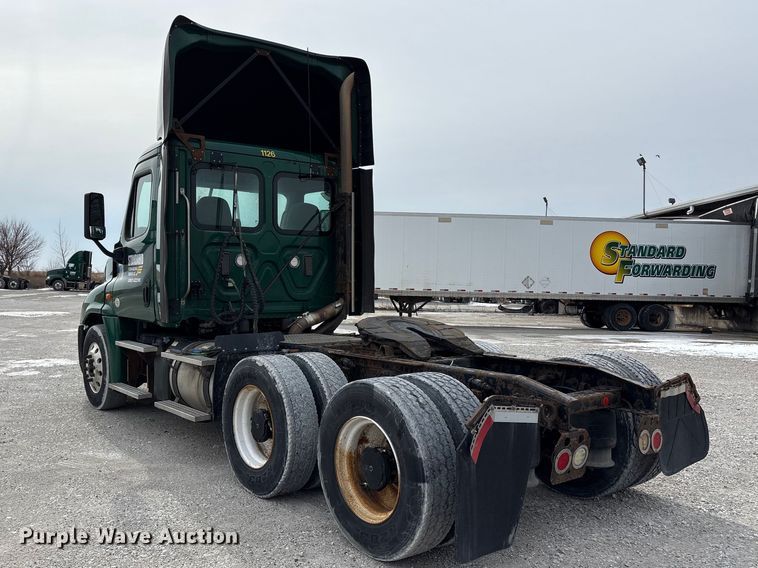 image for item FK1208 2017 Freightliner Cascadia 125 semi truck