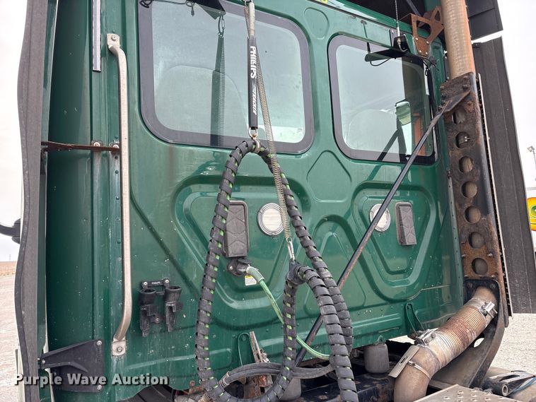 image for item FK1208 2017 Freightliner Cascadia 125 semi truck
