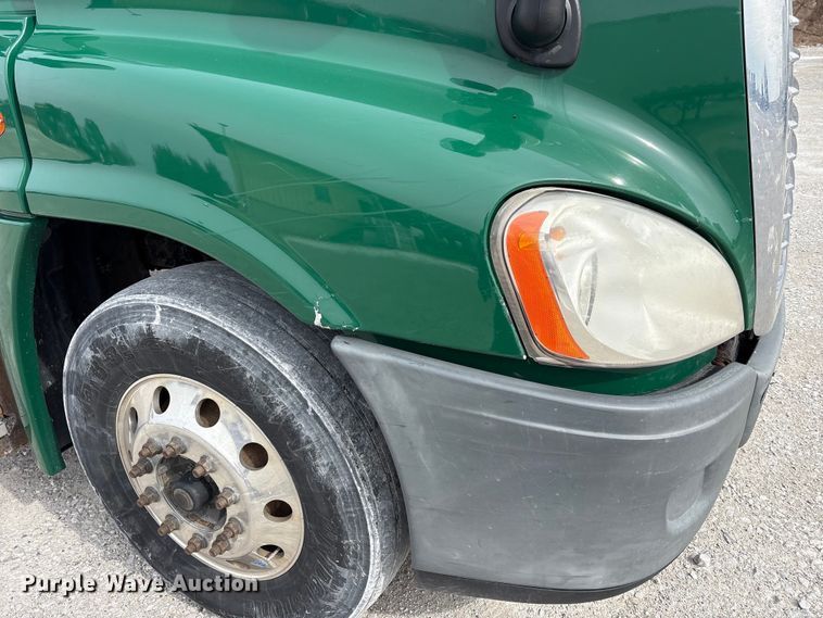 image for item FK1208 2017 Freightliner Cascadia 125 semi truck