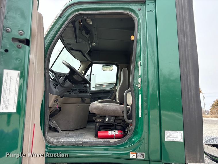 image for item FK1208 2017 Freightliner Cascadia 125 semi truck