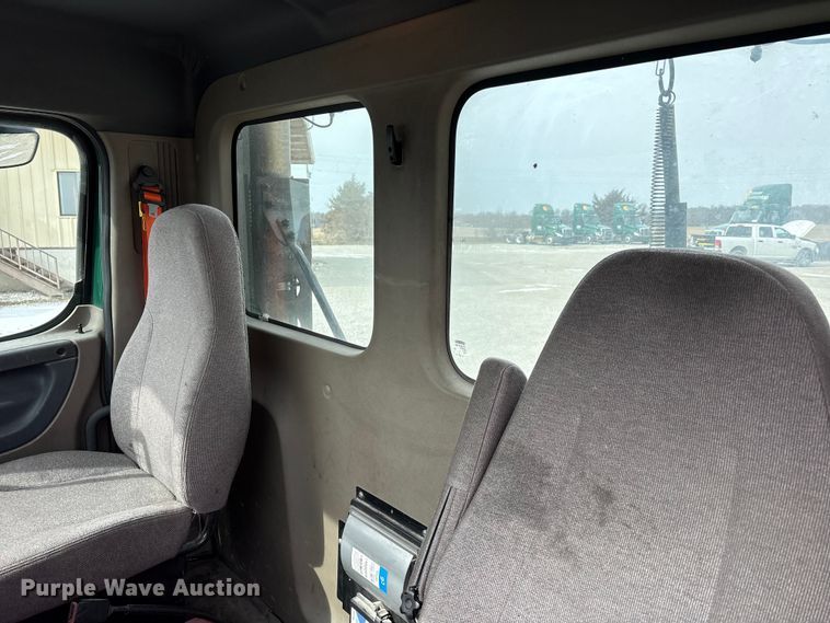 image for item FK1208 2017 Freightliner Cascadia 125 semi truck