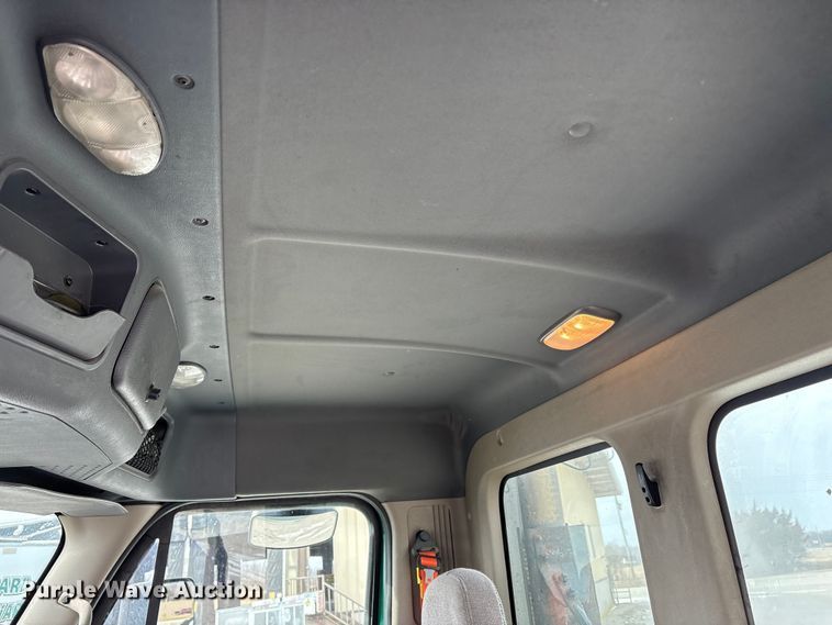 image for item FK1208 2017 Freightliner Cascadia 125 semi truck