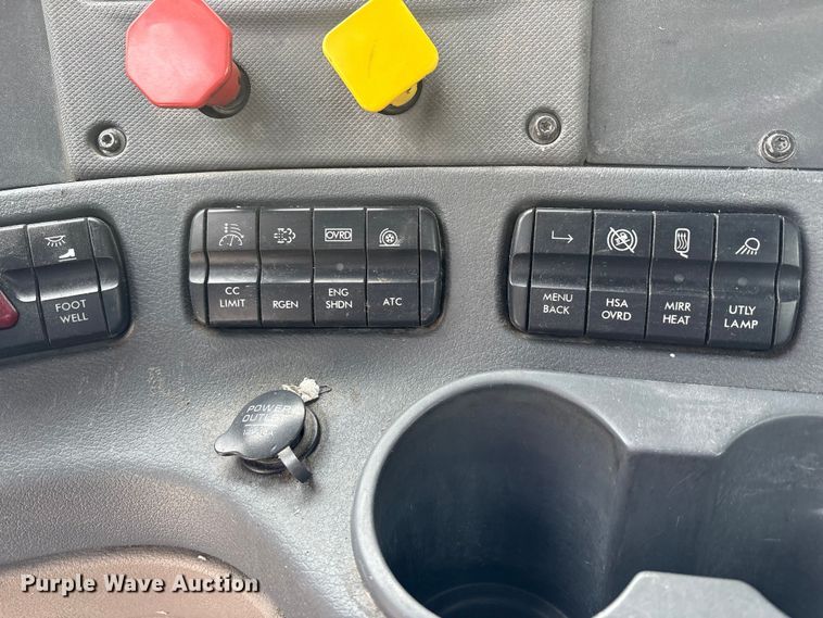 image for item FK1208 2017 Freightliner Cascadia 125 semi truck