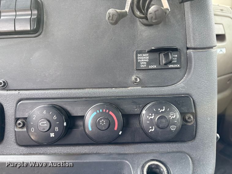 image for item FK1208 2017 Freightliner Cascadia 125 semi truck