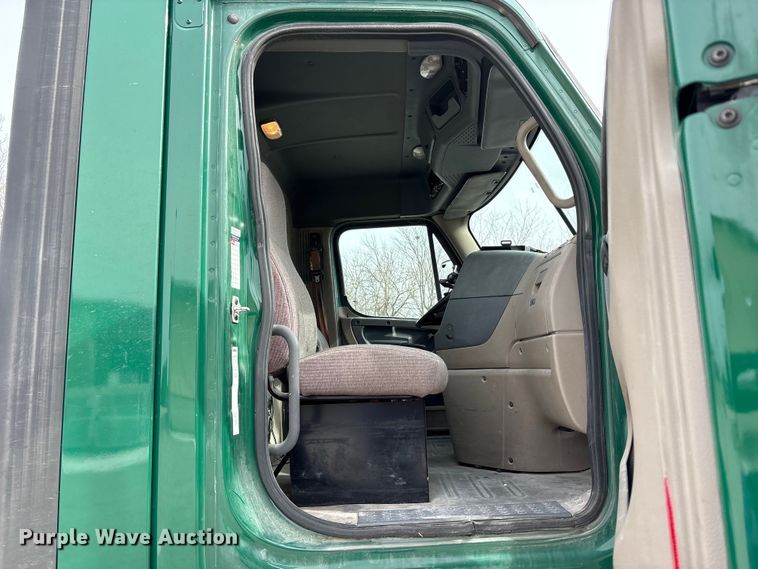 image for item FK1208 2017 Freightliner Cascadia 125 semi truck