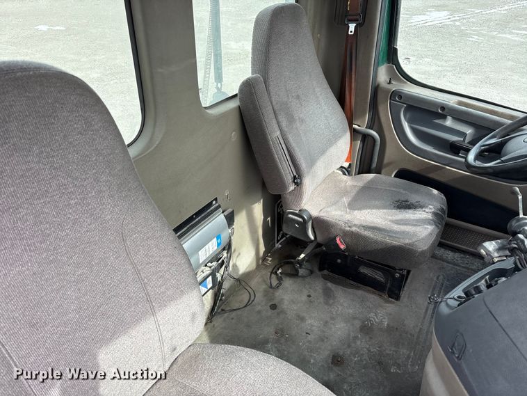 image for item FK1208 2017 Freightliner Cascadia 125 semi truck