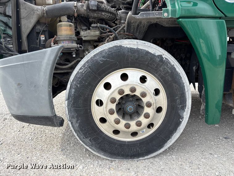 image for item FK1208 2017 Freightliner Cascadia 125 semi truck