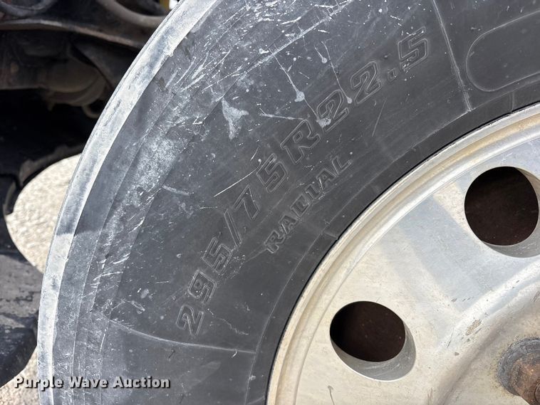 image for item FK1208 2017 Freightliner Cascadia 125 semi truck