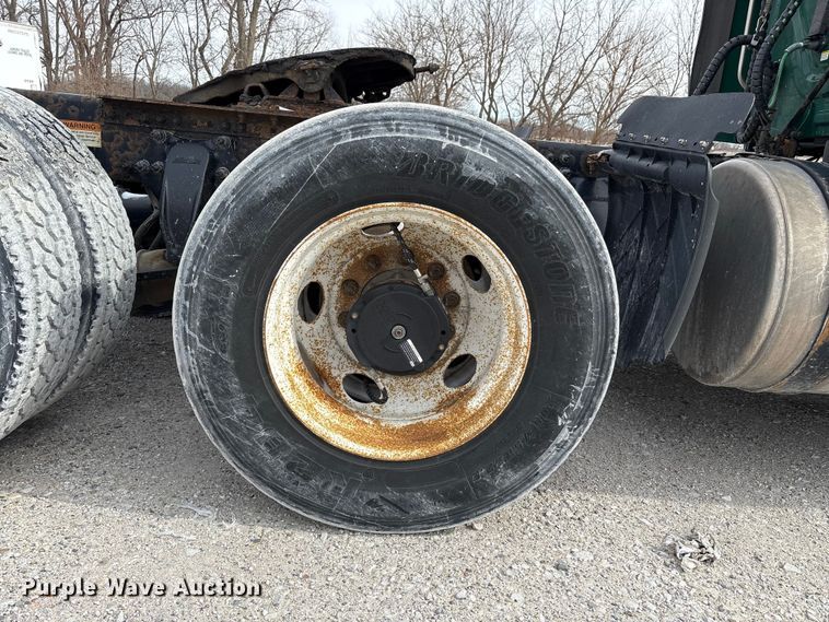 image for item FK1208 2017 Freightliner Cascadia 125 semi truck