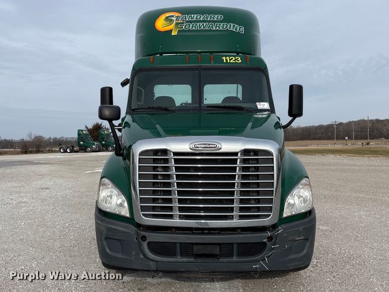 image for item FK1209 2017 Freightliner Cascadia 125 semi truck