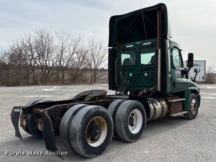 image for item FK1209 2017 Freightliner Cascadia 125 semi truck