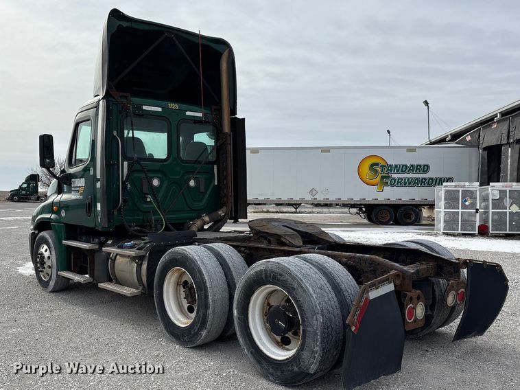 image for item FK1209 2017 Freightliner Cascadia 125 semi truck