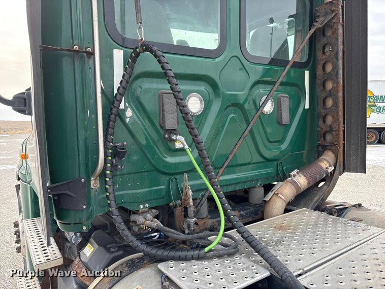 image for item FK1209 2017 Freightliner Cascadia 125 semi truck