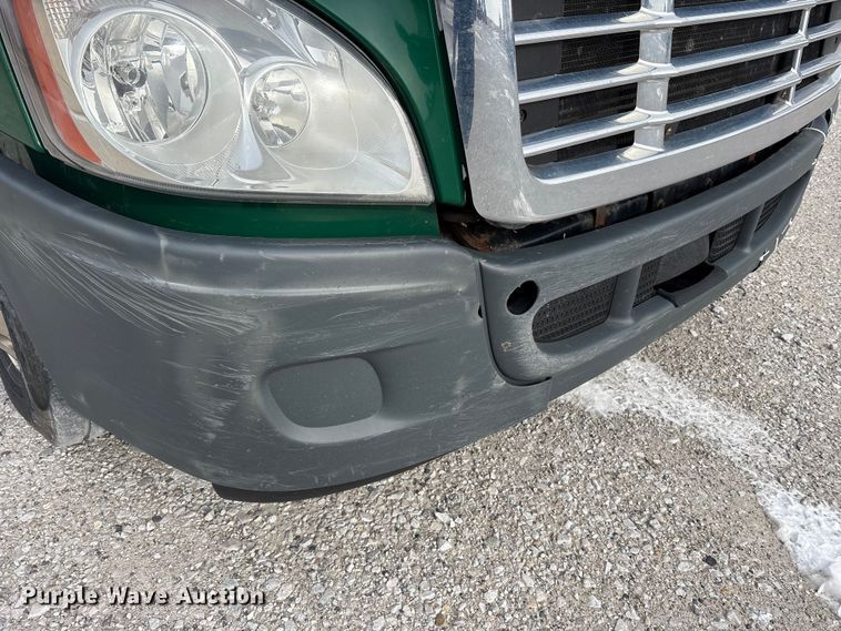 image for item FK1209 2017 Freightliner Cascadia 125 semi truck