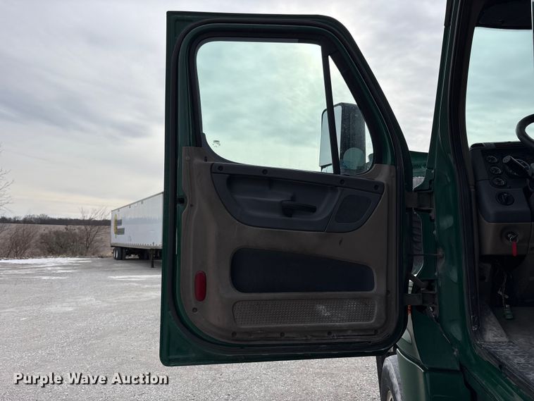 image for item FK1209 2017 Freightliner Cascadia 125 semi truck